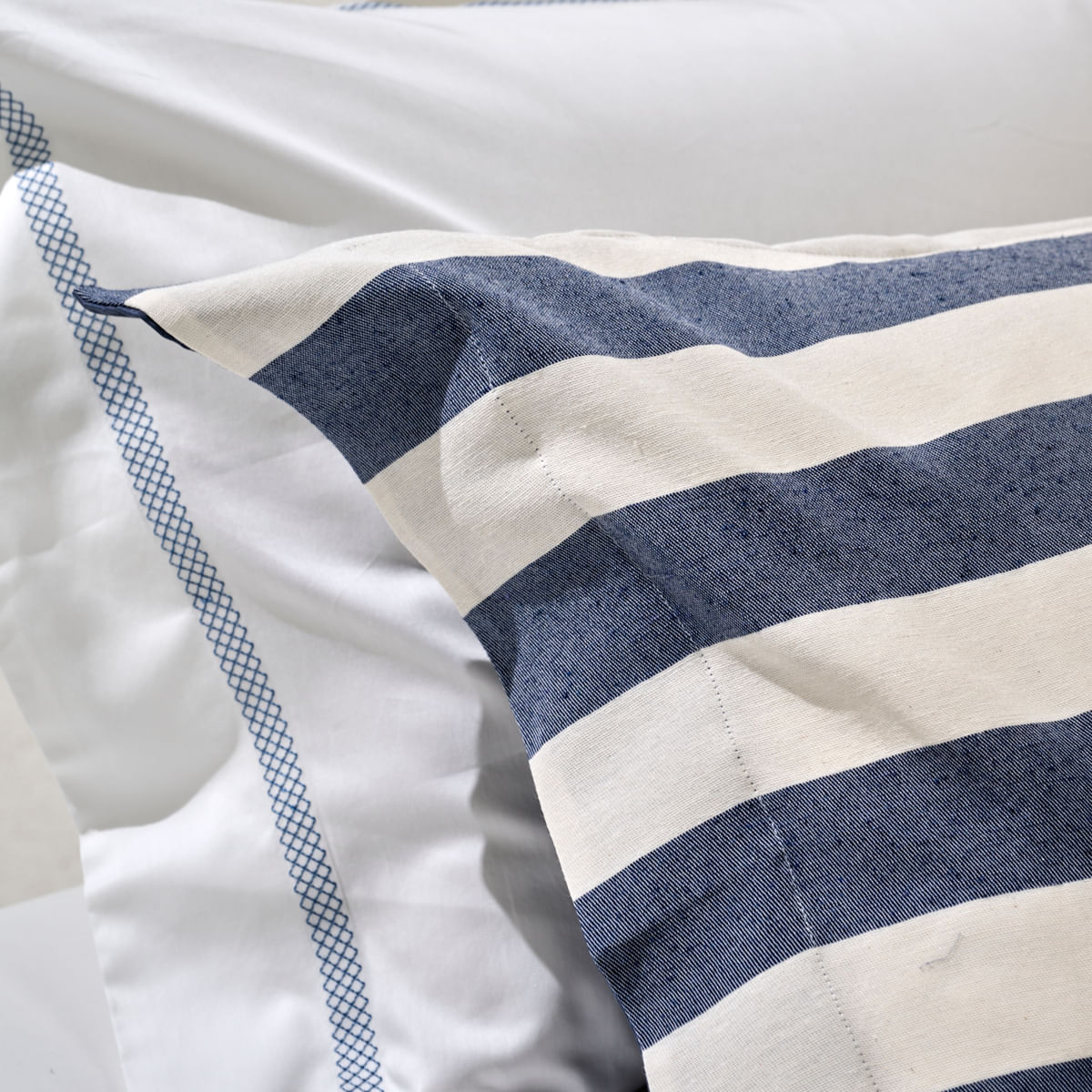 Capa Colcha Maré - Off White / Azul Marinho